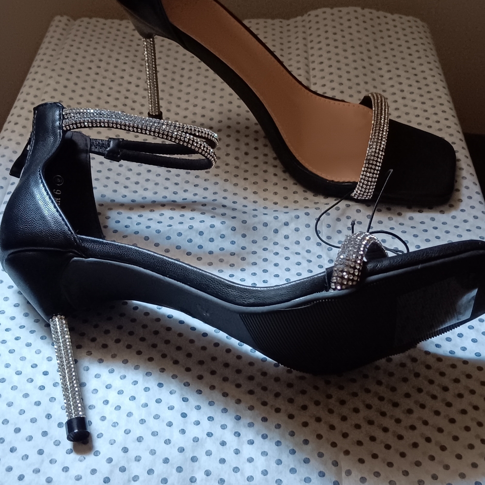 Elegant Black Stiletto Heels with Rhinestone Accents